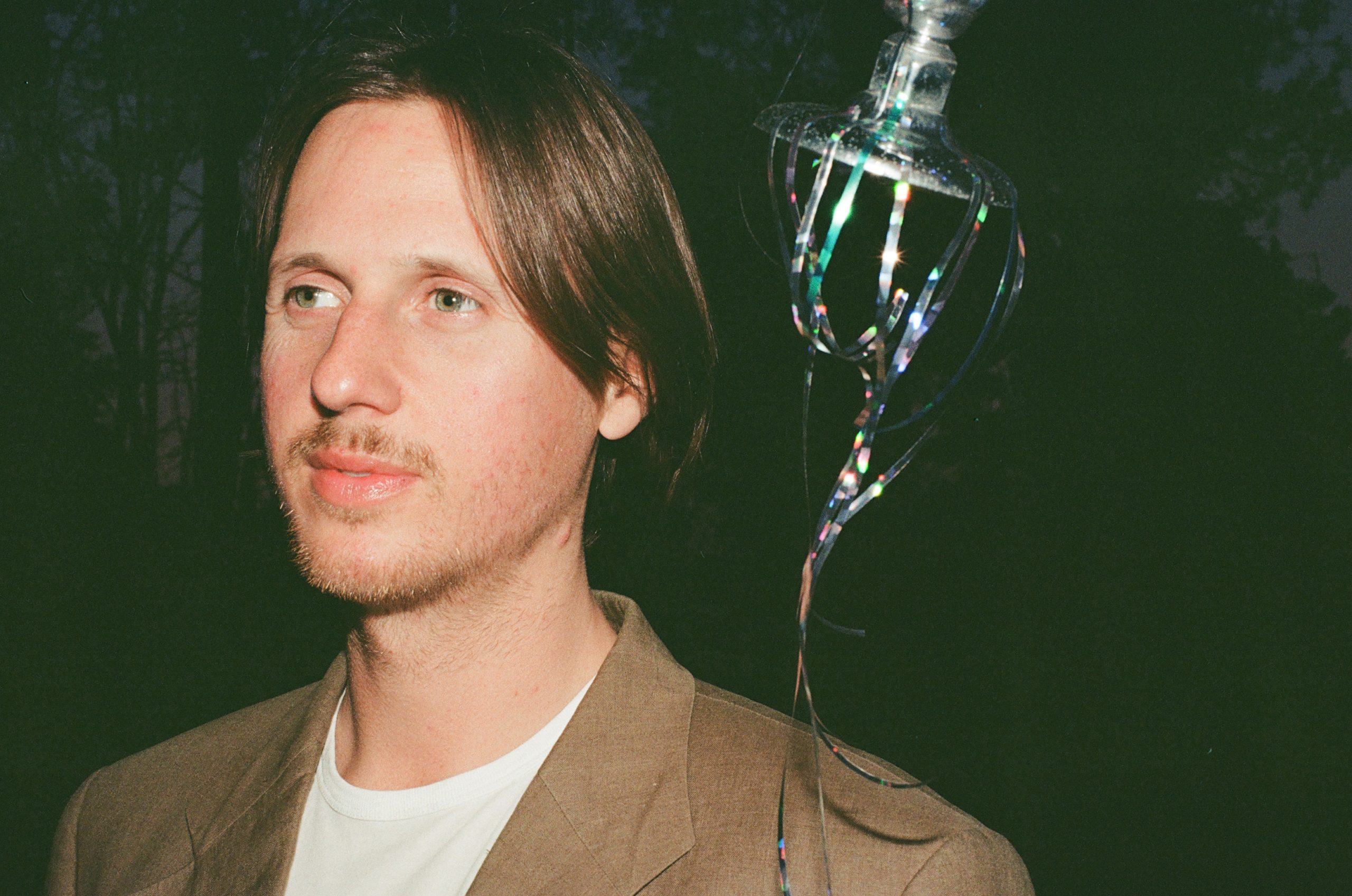 Swedish artist lodet shares his debut EP (prod. by Matthew E. White) & the new video for “Many Days” via Week In Pop